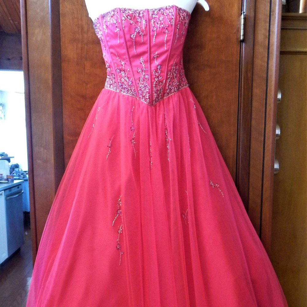 "MY FASHION" CRANBERRY PINK (HOT PINK)/STRAPLESS/CORSETT/ZIPPER BACK CLOSURE